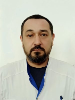 Заведующий отделом — врач судебно-медицинский эксперт Клычбаев Тимур Турсунбекович